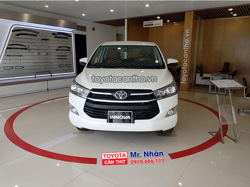 Nội ngoại thất Toyota Innova 2.0E số sàn